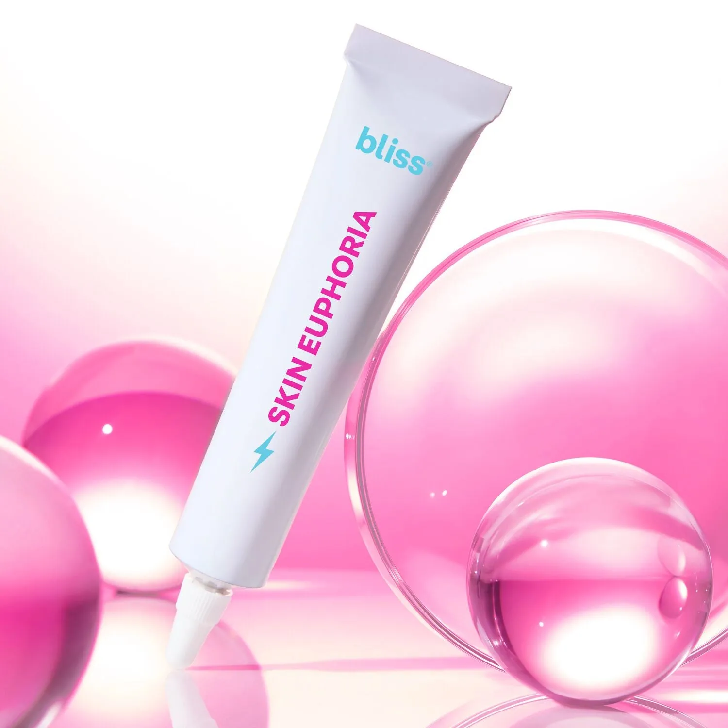 BLISS_SkinEuphoria_Lifestyle2-ECommerce_JPG.webp