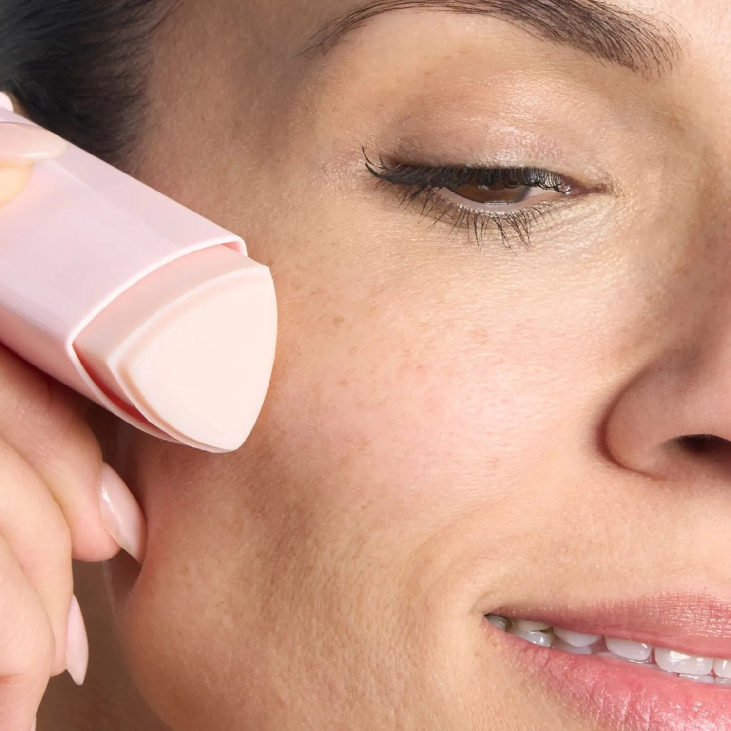 Bliss_Blackhead_Breakdown_Pore_Purifying_Stick_Hybrid_Rebrand_Model_Macro-ECommerce_JPG.webp
