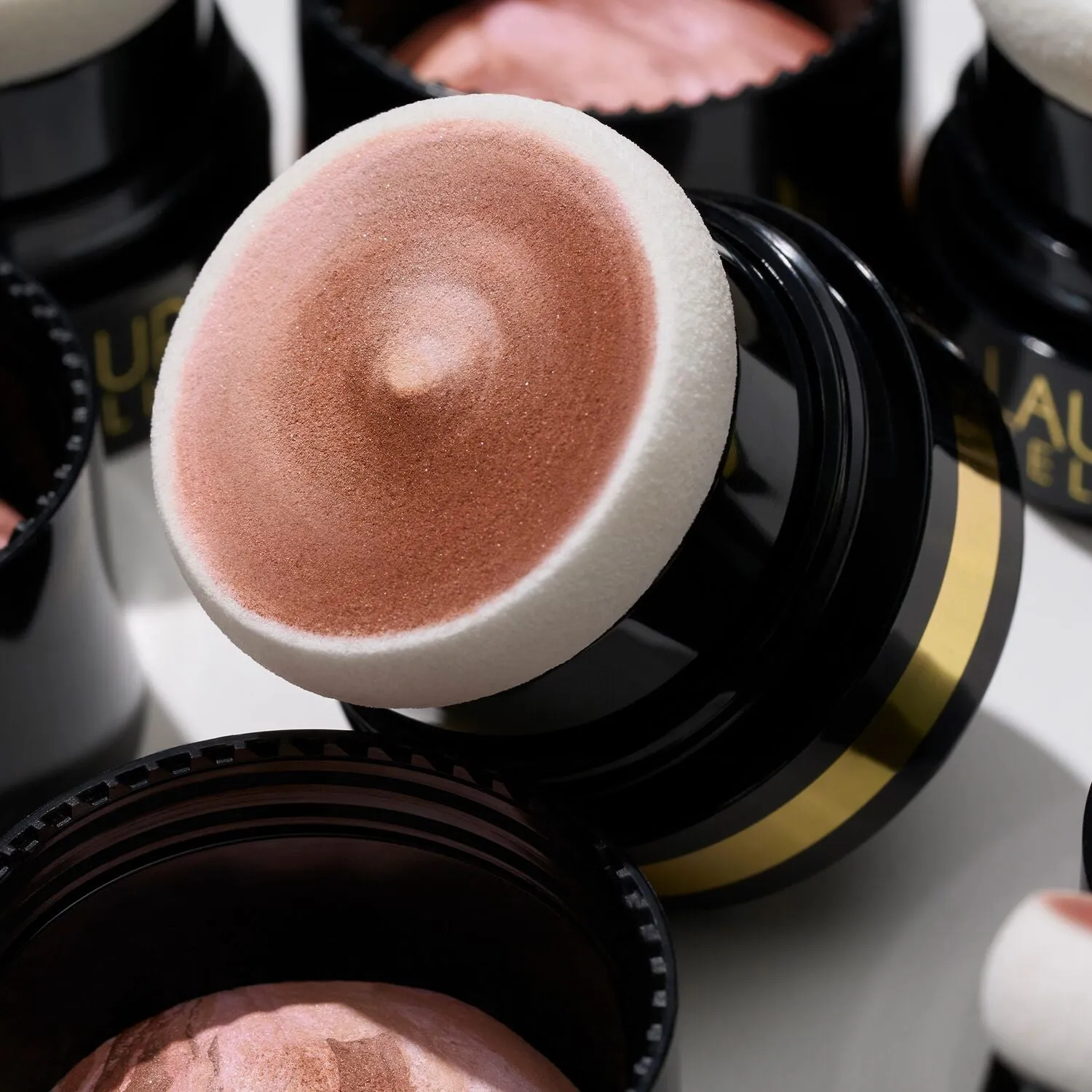 LG-BakedToGoBronze-n-brightening-Lifestyle1-ECommerce_JPG_1_d565743b-8af7-4f84-976e-082b60a11919.webp