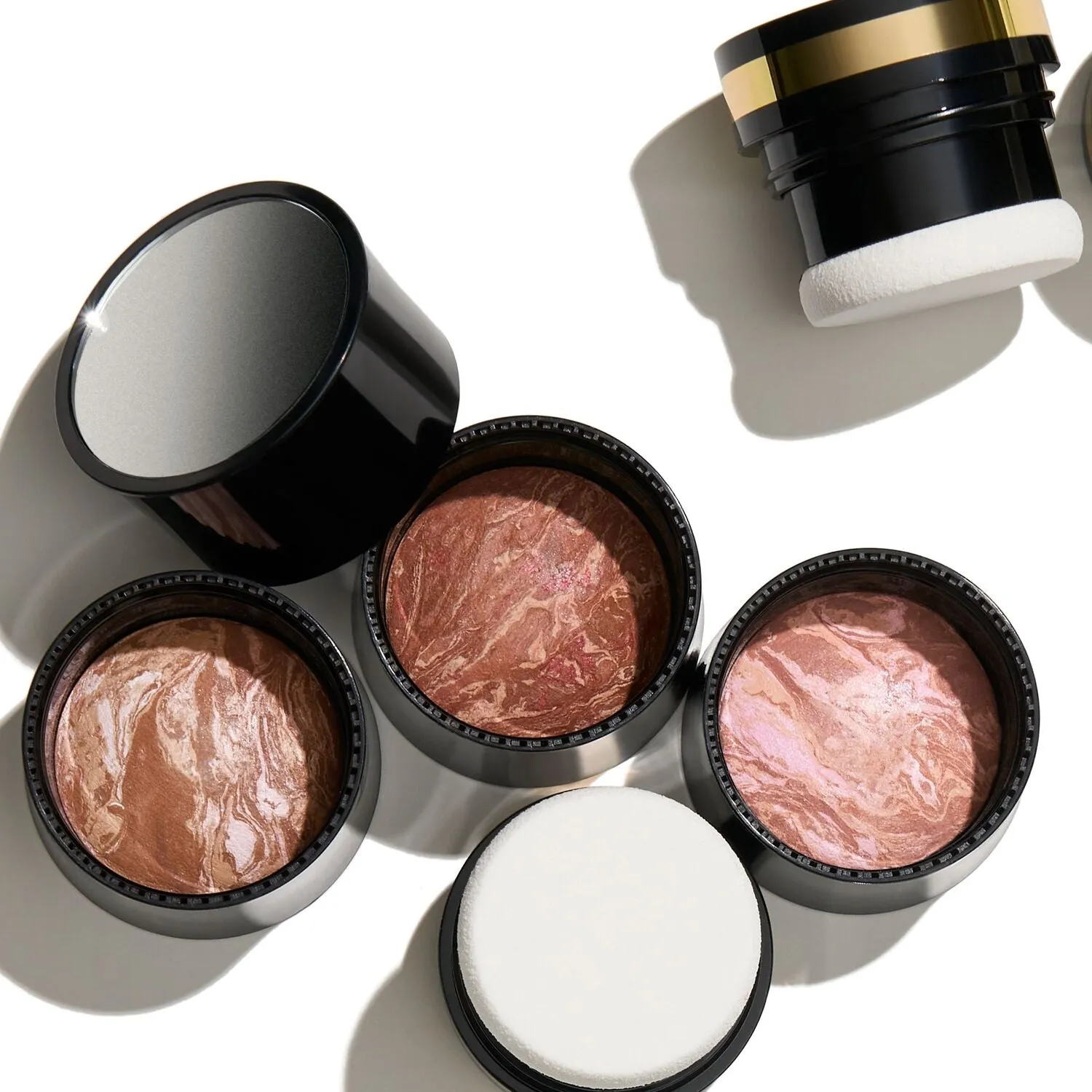 LG-BakedToGoBronze-n-brightening-Lifestyle2-ECommerce_JPG.webp