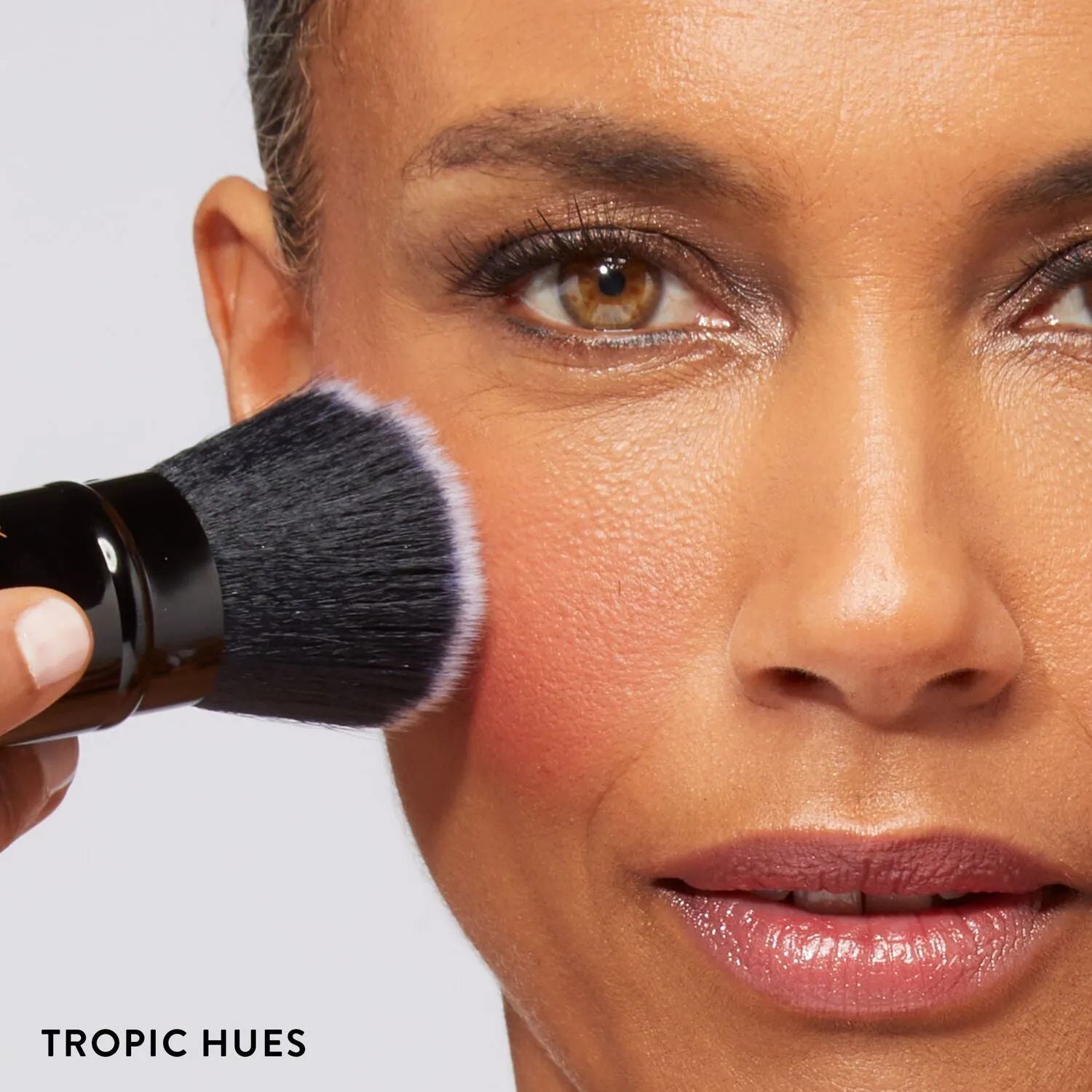 LG-BlushnBrighten-Application-Stephanie-TropicHues-B-ShadeCallout-ECommerce_JPG.webp