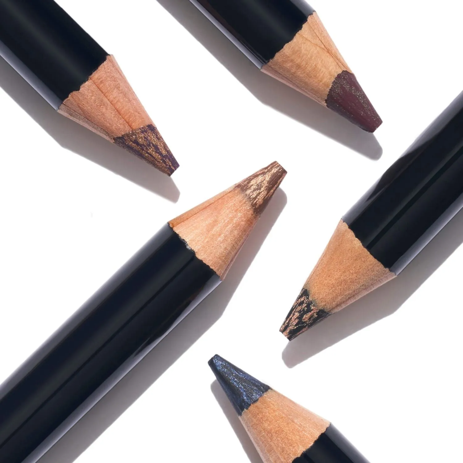 LG-MarbleEyesLiner_ShadowStick_LIFESTYLE_2_ENVIRONMENTAL_1X-ECommerce_JPG.webp