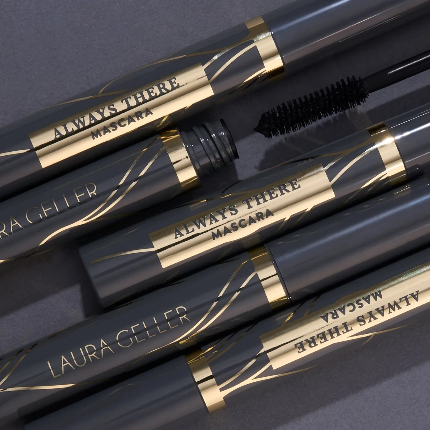 LG_AlwaysThereLengtheningMascara_Lifestyle1-ECommerce_JPG.webp