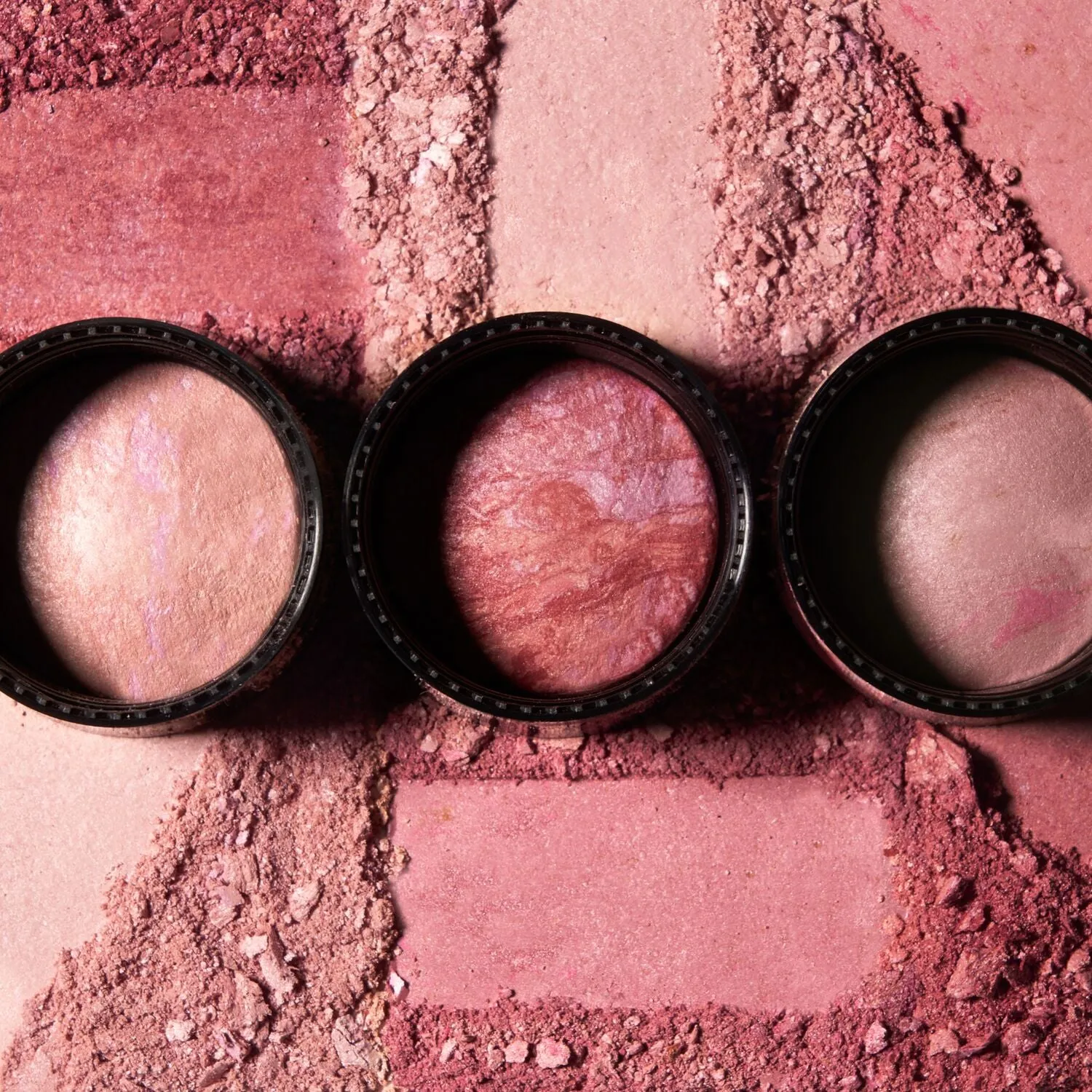 LG_BakedToGo_Blush-n-Brighten_Lifestyle2-ECommerce_JPG.webp