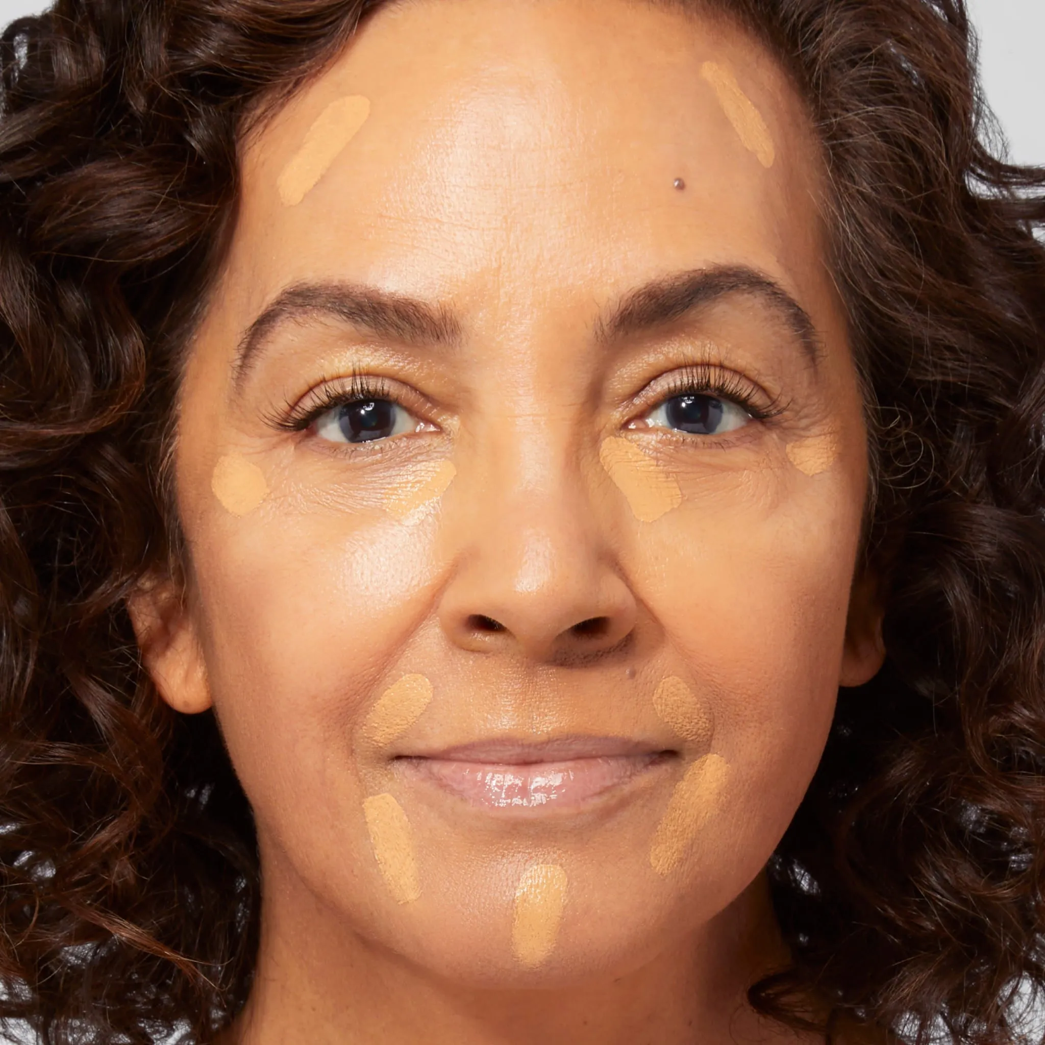 LG_Cancel-n-ConcealSkinPerfector_PDP_Model_4.webp