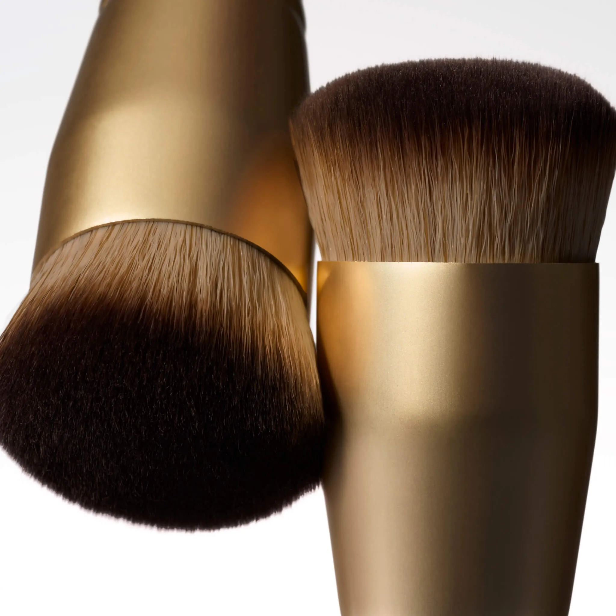 LG_FullCoverageBlendingBrush_Lifestyle03_ddf454a6-12cb-480b-9c97-2c5cfb76ef7e.webp