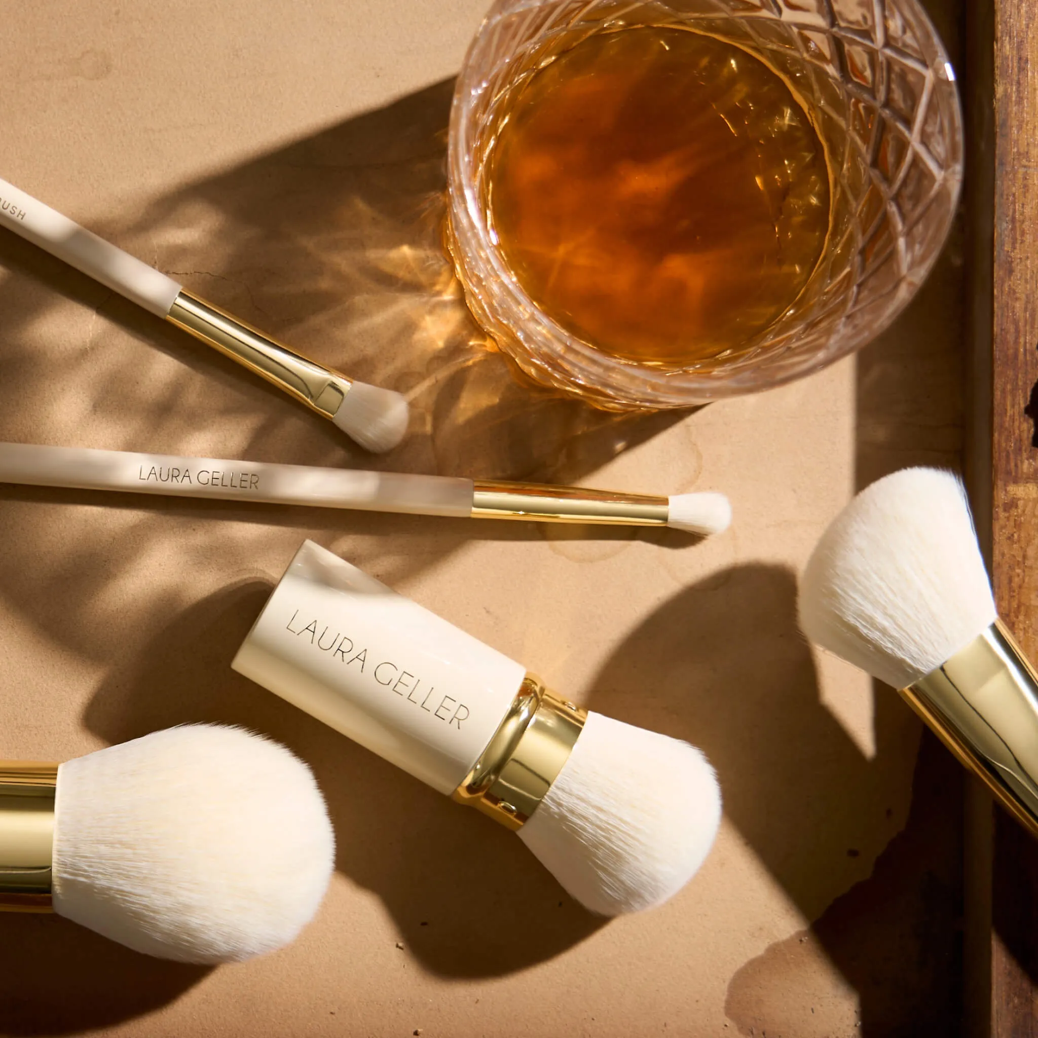 LG_Holiday_2024_5PC_Full_Face_Brush_Set_Lifestyle_3.webp