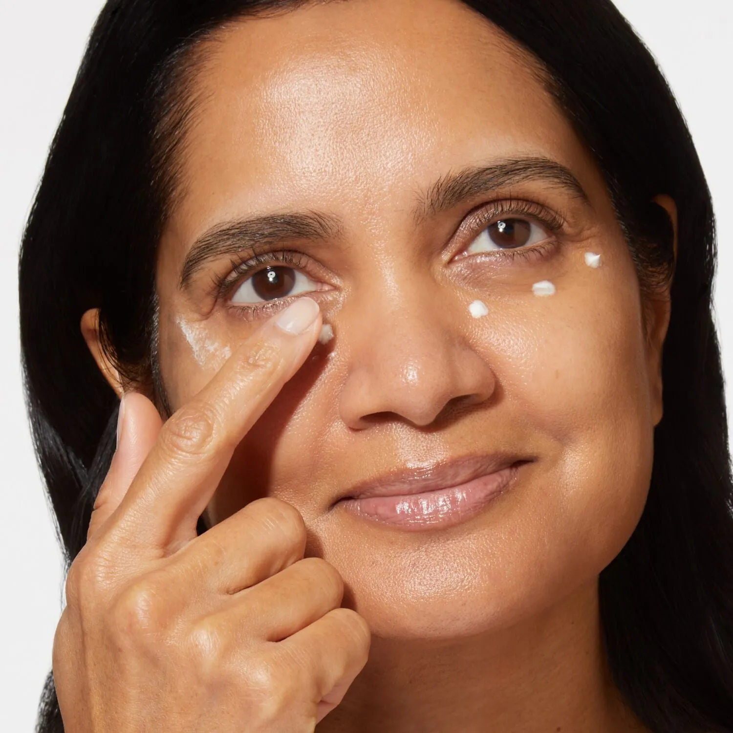 LG_SpackleIlluminatingUnderEyePrimer_2024Refresh_ModelAsset2-ECommerce_JPG.webp