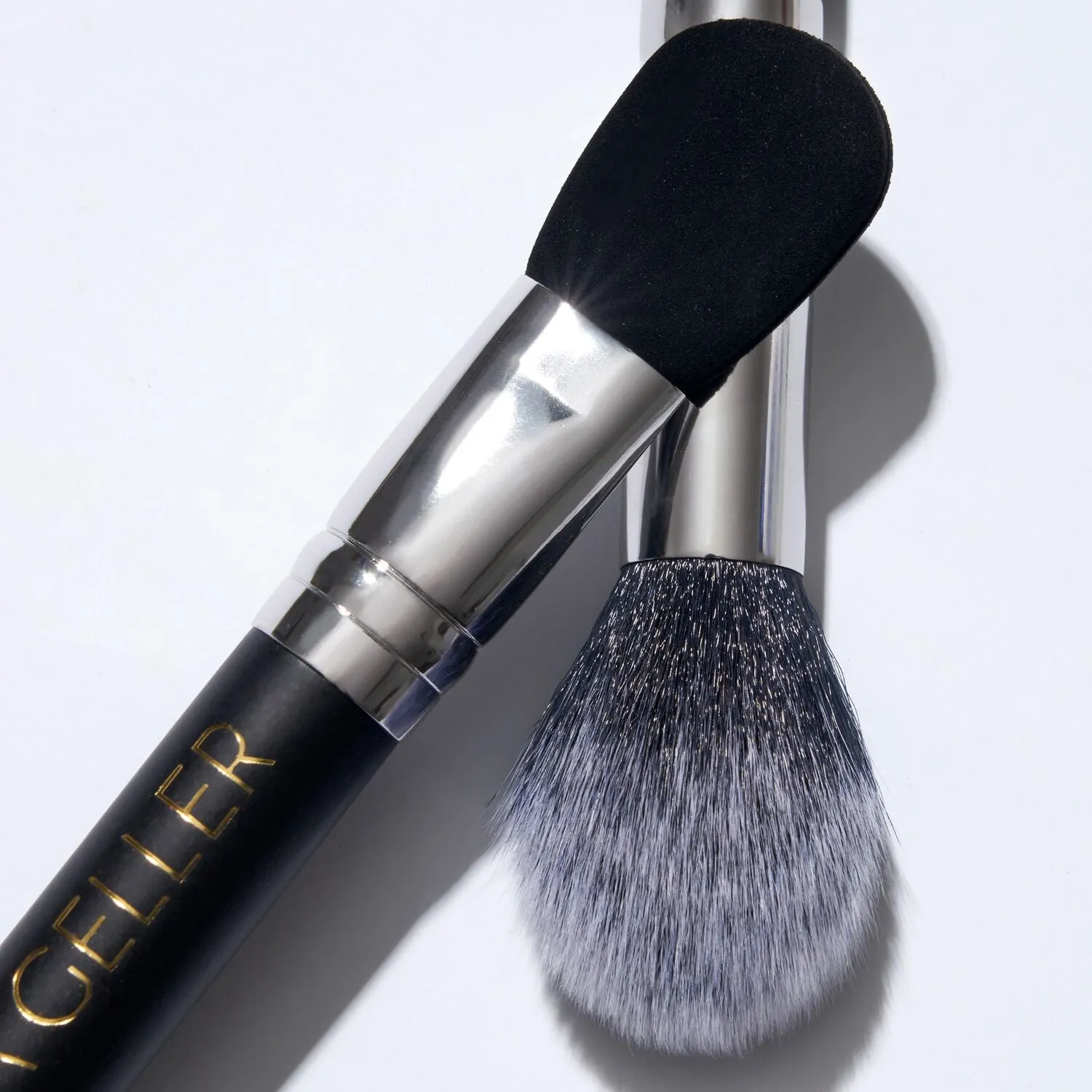 LauraGeller_DualEndedSettingBrush_Group-ECommerce_JPG.webp