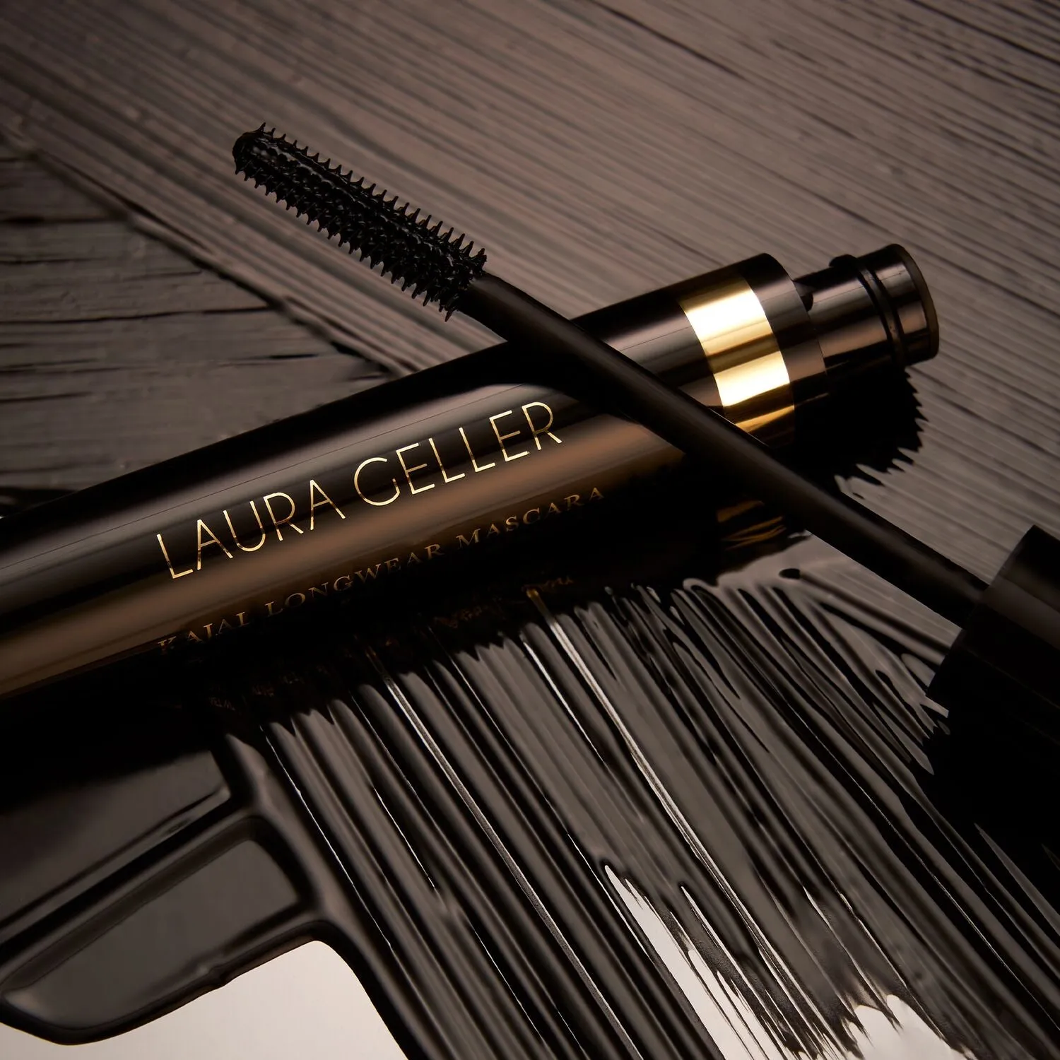 LauraGeller_KajalMascara_LifestylewithTexture-ECommerce_JPG.webp