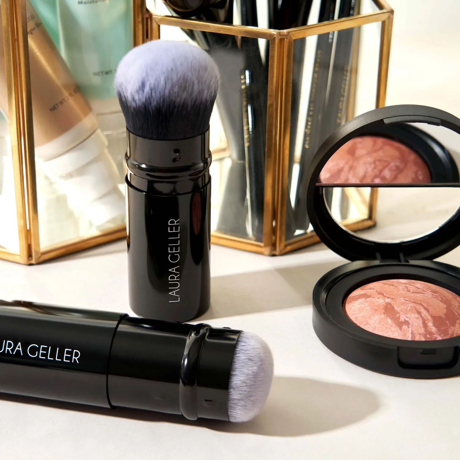 LauraGeller_RetractableAirbrushKabukiBrush_Lifestyle8-ECommerce_JPG.webp
